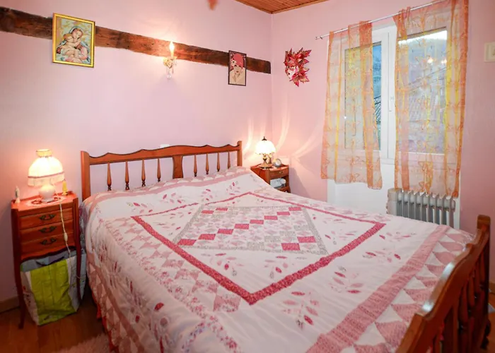 Maison Typique De Village Nyaraló Lopigna