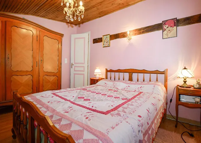 Maison Typique De Village Nyaraló Lopigna